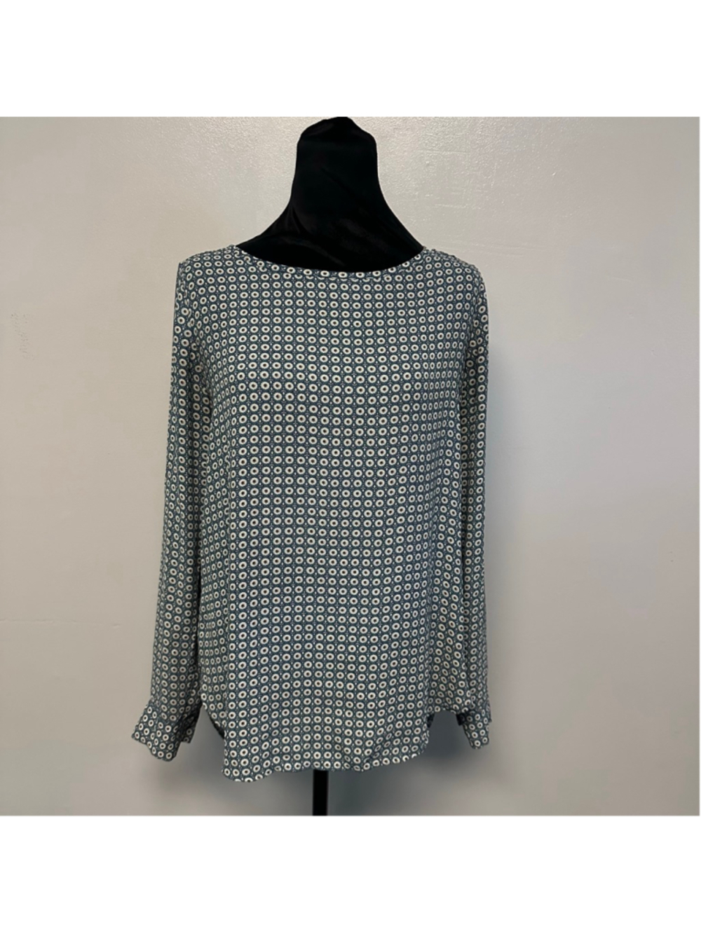Ann Taylor LOFT Blue White Blouse women’s Size Small lightweight Long Sleeve